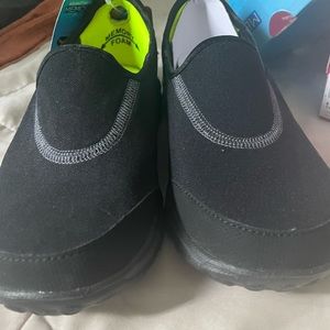 6WW. NWT. Women’s Skechers